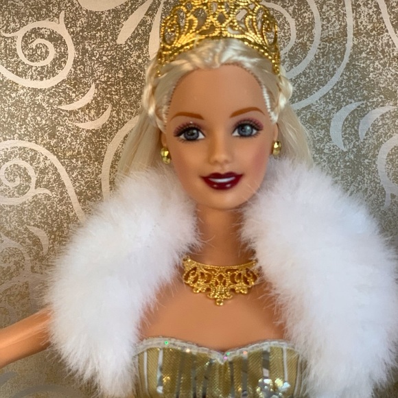 Collectable Vintage Barbie Celebration Doll in Gold and White 2000 - Picture 8 of 11